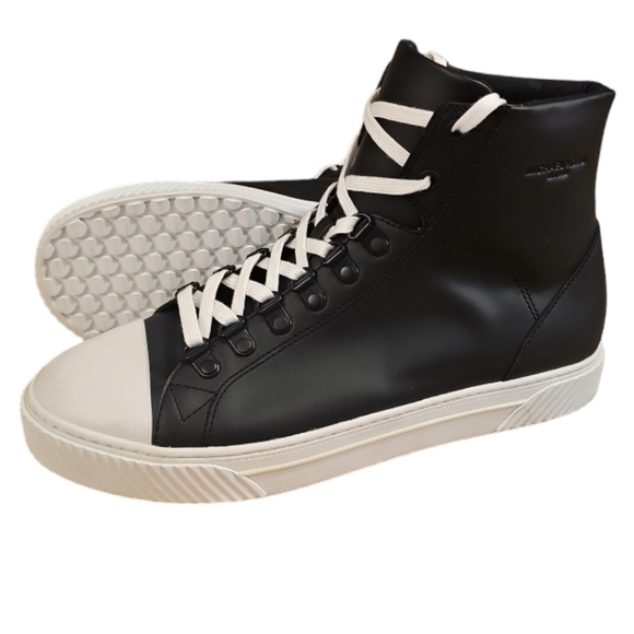 Athletic_Shoes